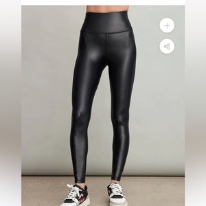 Carbon38 full-length Takara Shine leggings